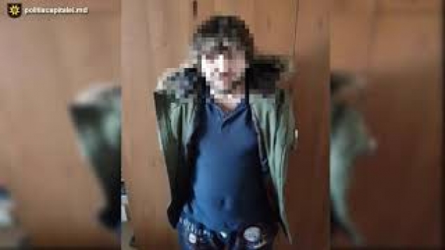 VIDEO/ Un tânăr a fost bătut și jefuit pe o stradă din Chișinău: Victima a rămas fără acte și bani