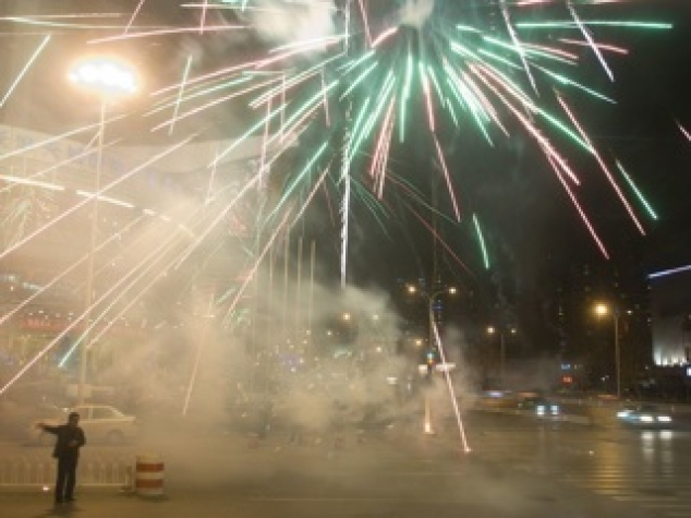 VIDEO/ Un camion încărcat cu focuri de artificii s-a accidentat pe o autostradă! Ce a urmat a mirat toți șoferii